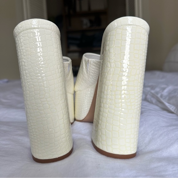 SCHUTZ Darah Crocodile-Embossed Leather Sandal size 7 - Picture 7 of 10